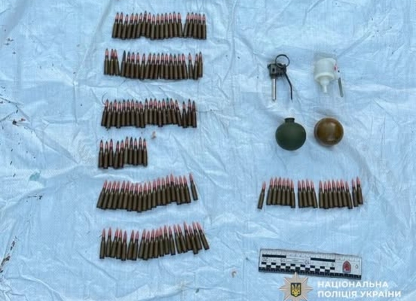 Вилучені поліцією корпуси гранат та набої під час обшуку на Кіровоградщині