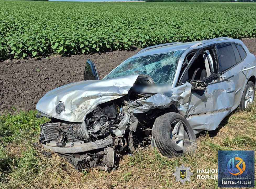 на трасі М-30 біля села Злинка, де зіткнулися автомобілі ВАЗ та Renault Laguna.
