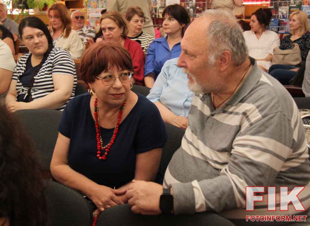 Під час урочистостей відбулося офіційне нагородження авторів