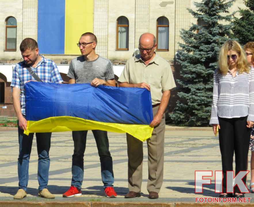 Церемонія прощання із загиблими воїнами ЗСУ на площі Героїв Майдану у Кропивницькому