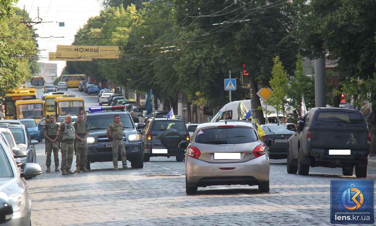 під час хвилини мовчання біля площі Героїв Майдану, прощаючись із Андрієм Фришком та Олександром Ходаковським