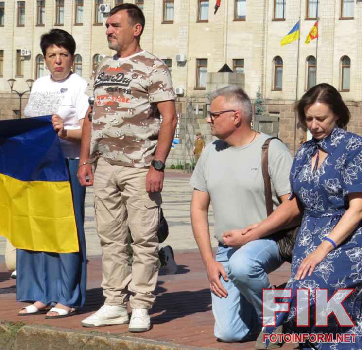 Кропивницький на колінах зустрів чотирьох полеглих захисників