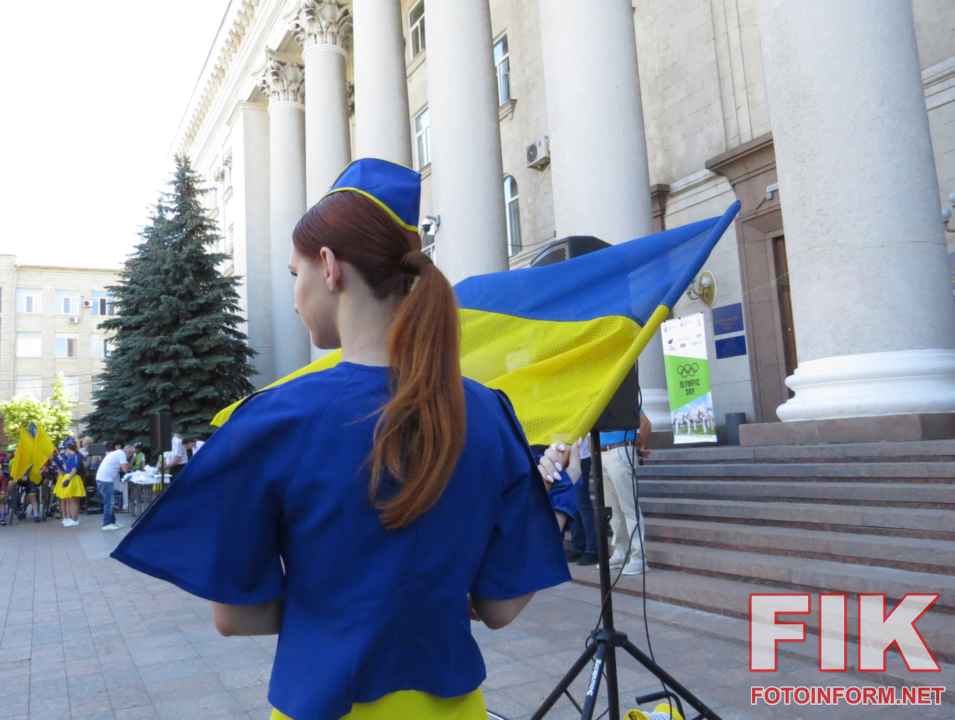 Біля міської ради Кропивницького