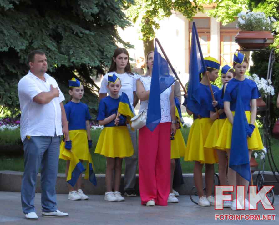 Біля міської ради Кропивницького
