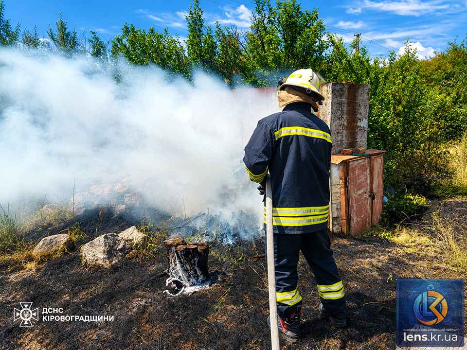 Рятувальники ДСНС ліквідовують пожежі на Кіровоградщині