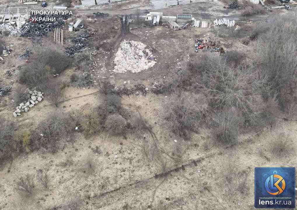 Слідчі дії на місці, де здійснювалося незаконне захоронення туш свиней на Кіровоградщині