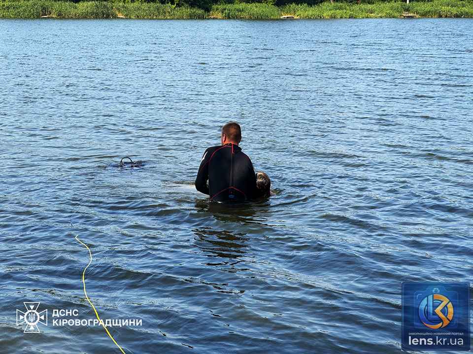Водолази ДСНС проводять пошукову операцію на річці Інгул у Кропивницькому за допомогою підводного дрона та знаходять тіло молодої жінки 