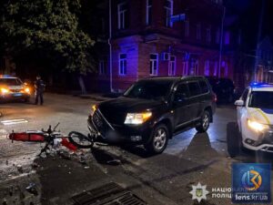 ДТП у Кропивницькому: 13-річний мотоцикліст врізався в іномарку