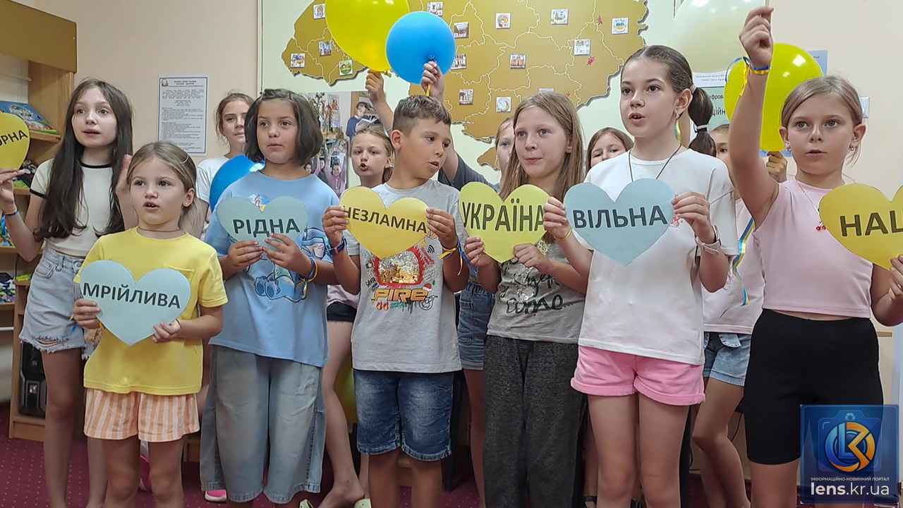 Діти Кропивницького під час патріотичного заходу Козаки навколо світу.