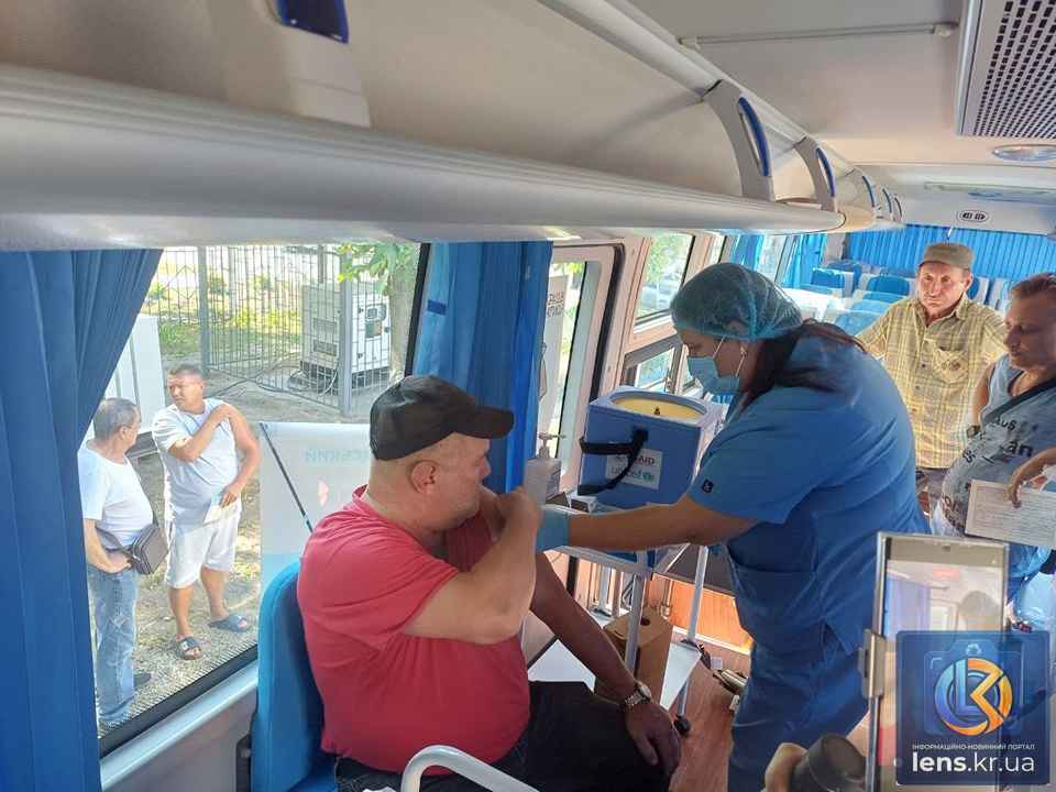 Виїзна вакцинація медиків у Кропивницькому для працівників служби екстреної допомоги