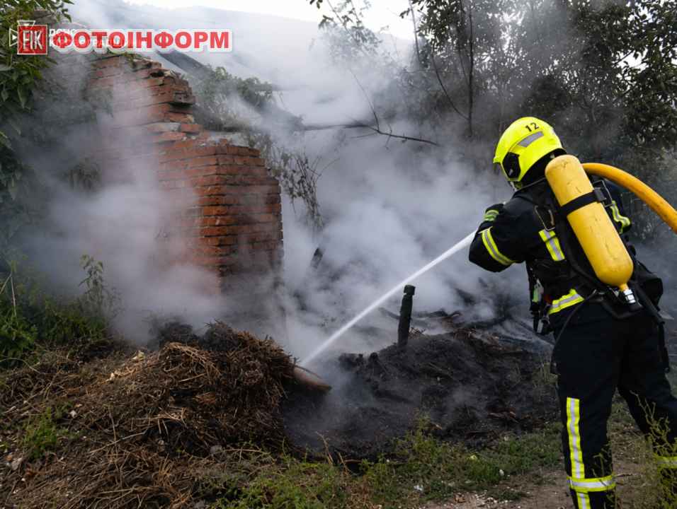 Бійці ДСНС ліквідовують пожежі в Кіровоградській області