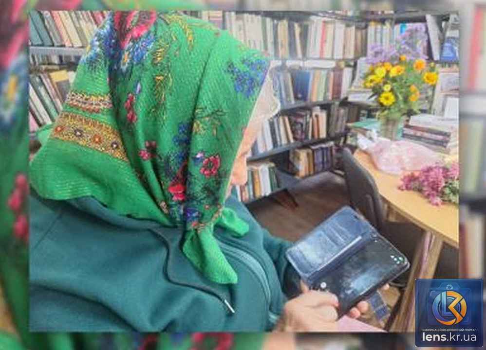 Цифрова грамотність у бібліотеці Кропивницького допомагає пенсіонерам опанувати Viber.