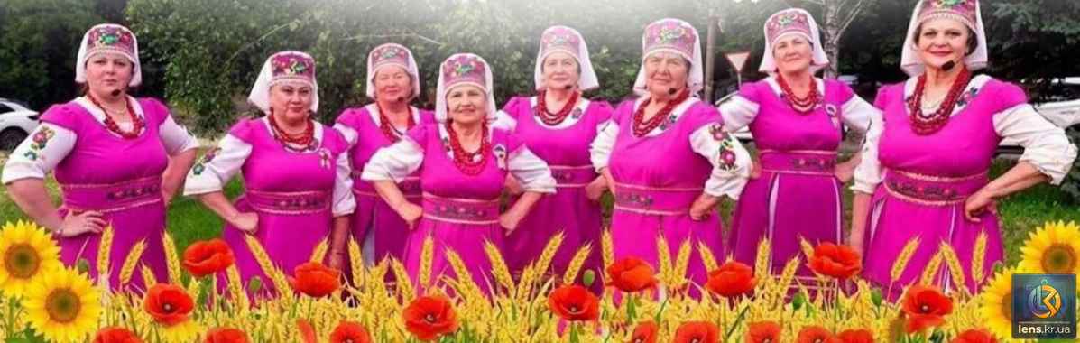 Народний вокальний ансамбль Дніпряночка під час виступу