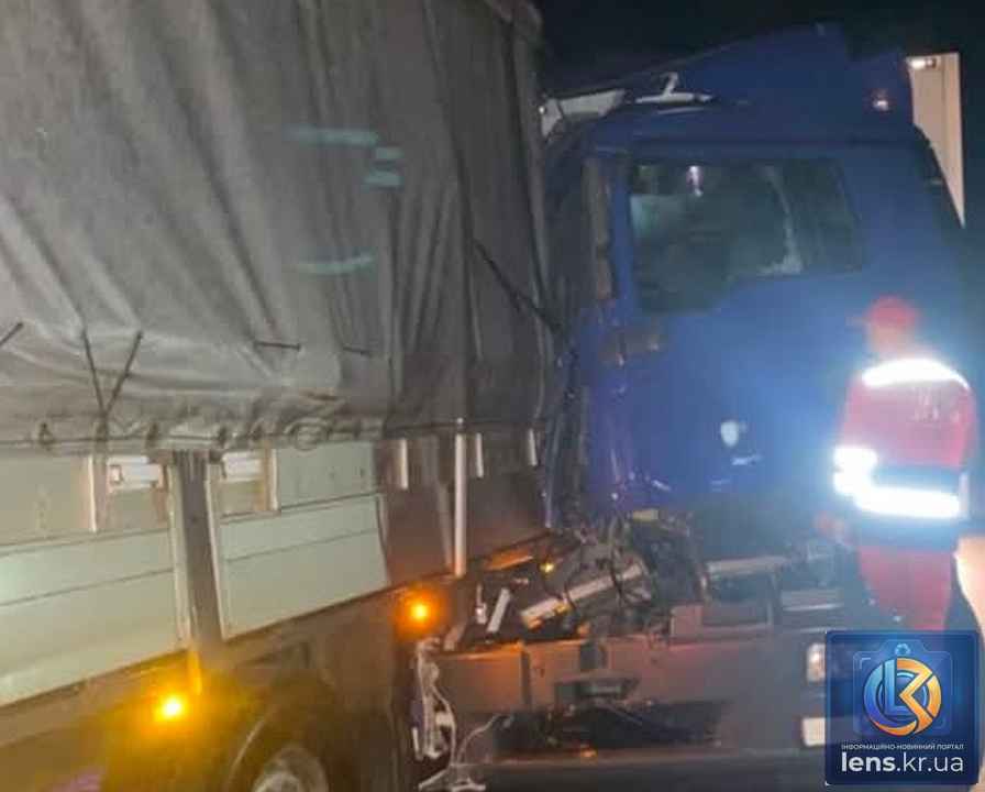 Вантажний автомобіль після ДТП на трасі Київ – Одеса