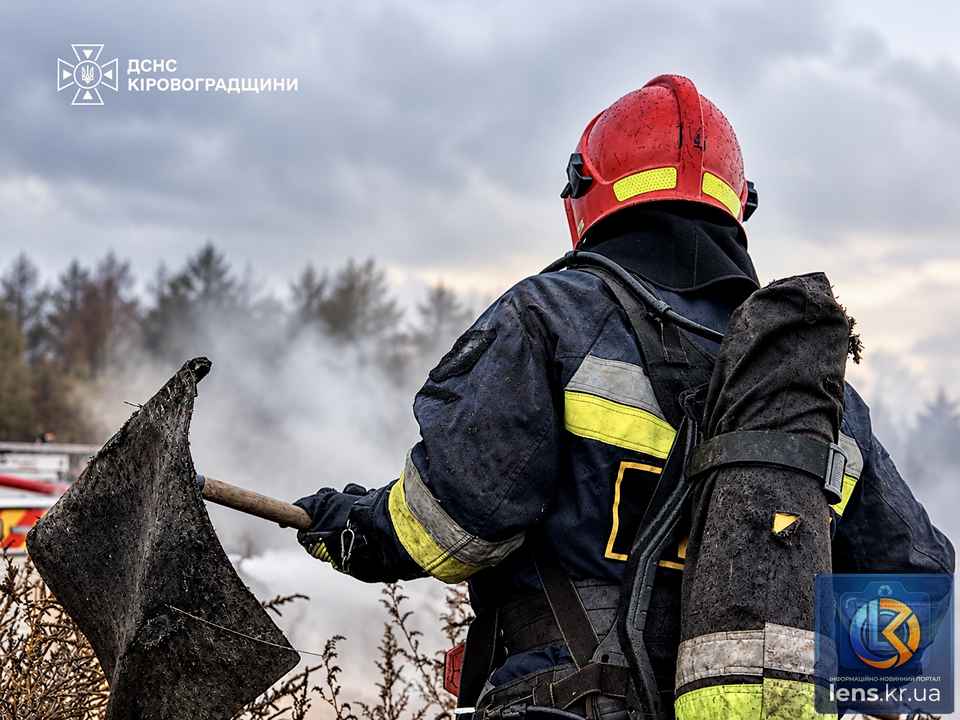 Рятувальники ДСНС ліквідовують пожежі в Кіровоградській області